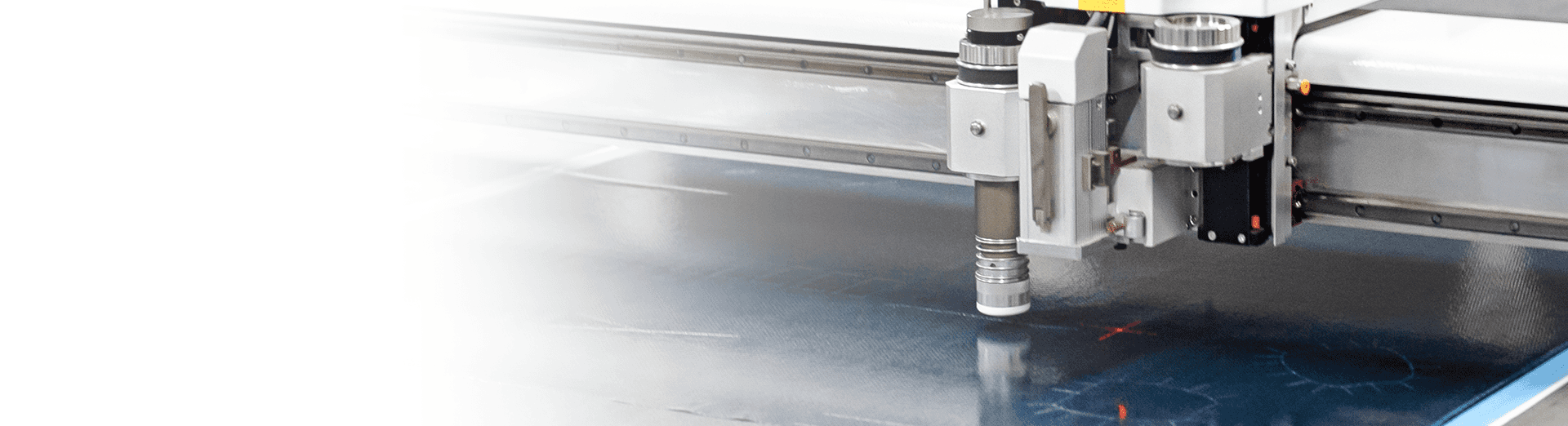 Automatic fabric cutting machine